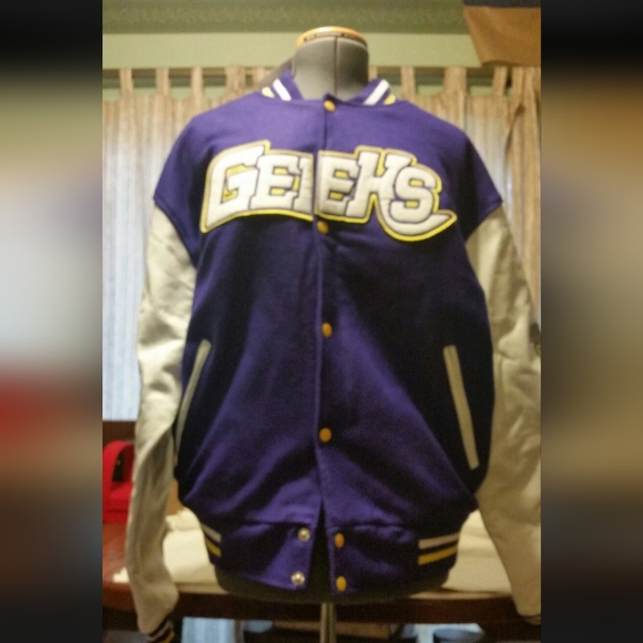 SNEAKERGEEKS NWT VARSITY JACKET XL PURPLE BASKETBALL COLLEGE SNEAKERS NEW TAGS